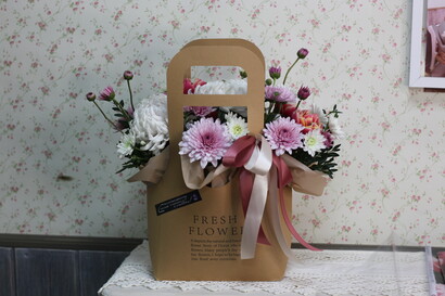 Нежная сумочка с хризантемой и тюльпанами