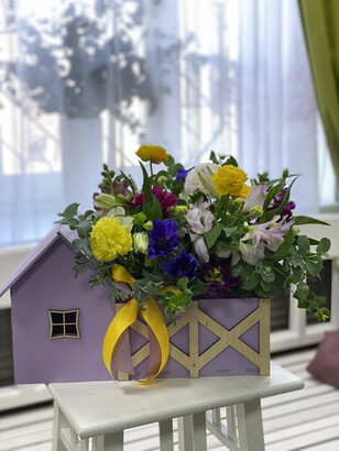 Дом с цветами
