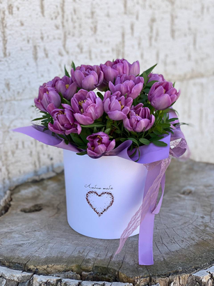 Авторский букет из фиолетовых тюльпанов