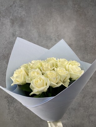 Букет из 15-и белых роз
