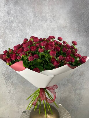 Букет из 19-и красных кустовых роз