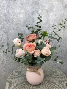 Вазочка с розой и тюльпанами