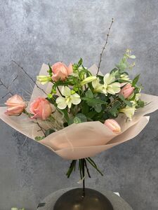 Букет из альстромерии, розы и тюльпана